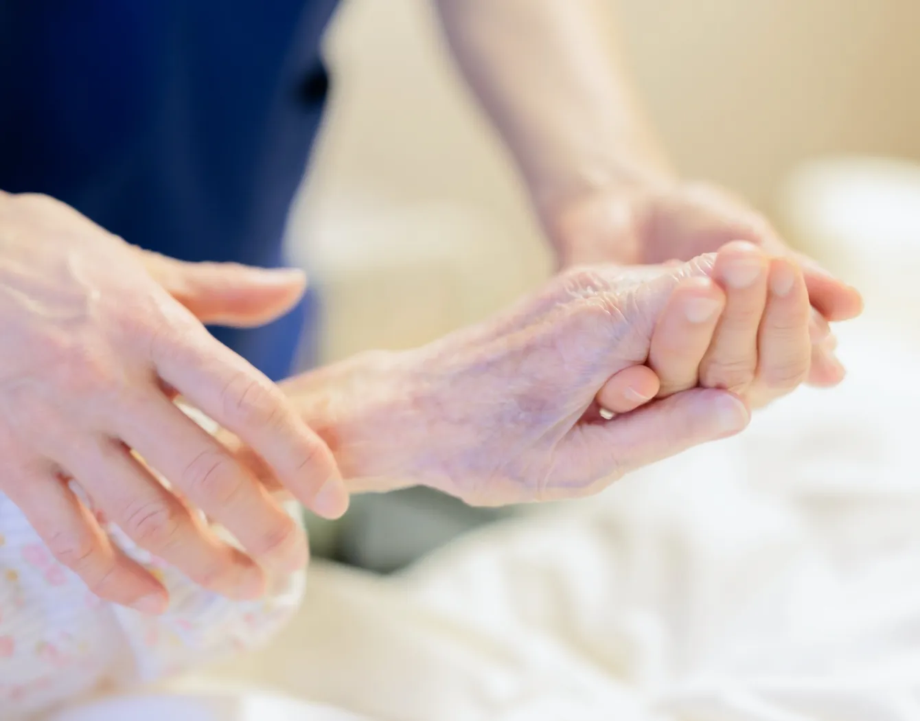 補助している写真