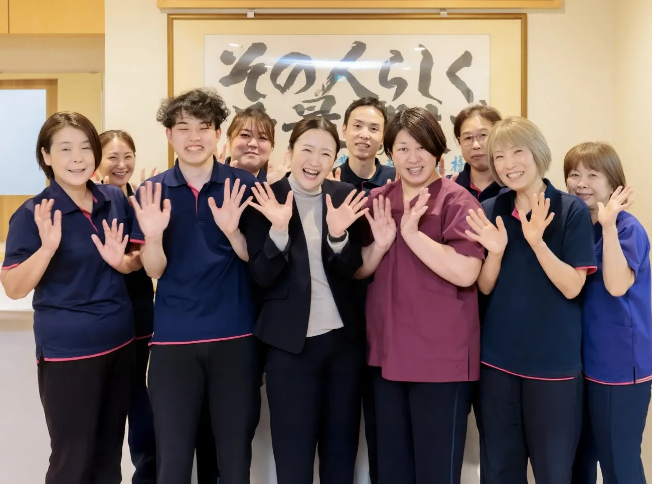 医師が診察をしている写真